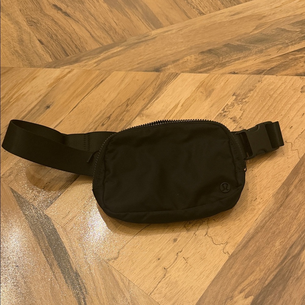 Lululemon - small black belt bag